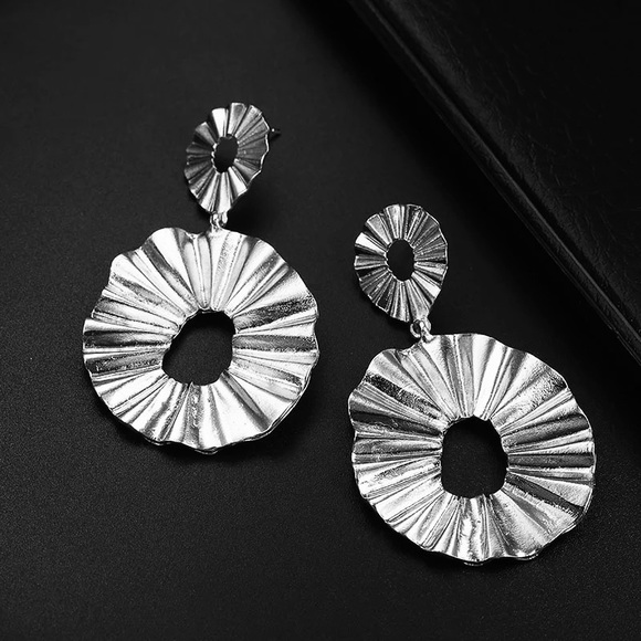 🌺silver leaf Punk statement drop earring - Picture 3 of 12